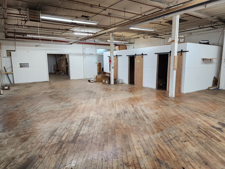 More Photos Of 49 Rose St, Stoughton Light Manufacturing For Lease