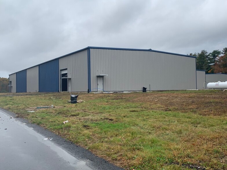 More Photos Of 370 Wareham St, Middleborough Warehouse For Lease