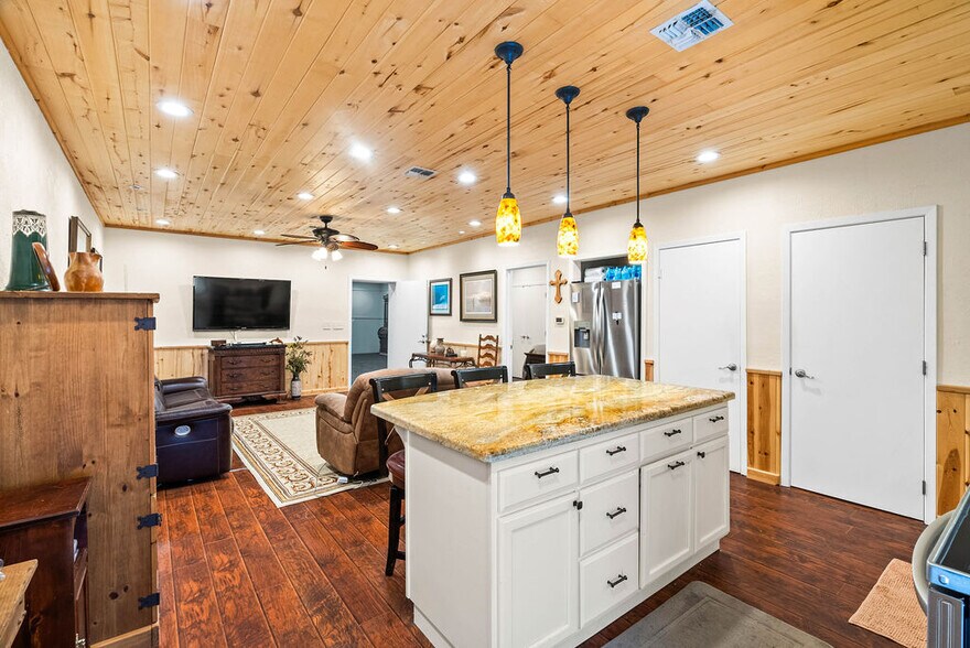 More Photos Of 724 Rowan St, Rockport Office For Sale