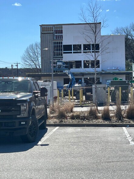 More Photos Of 160 Winthrop Ave, Lawrence Unknown For Lease