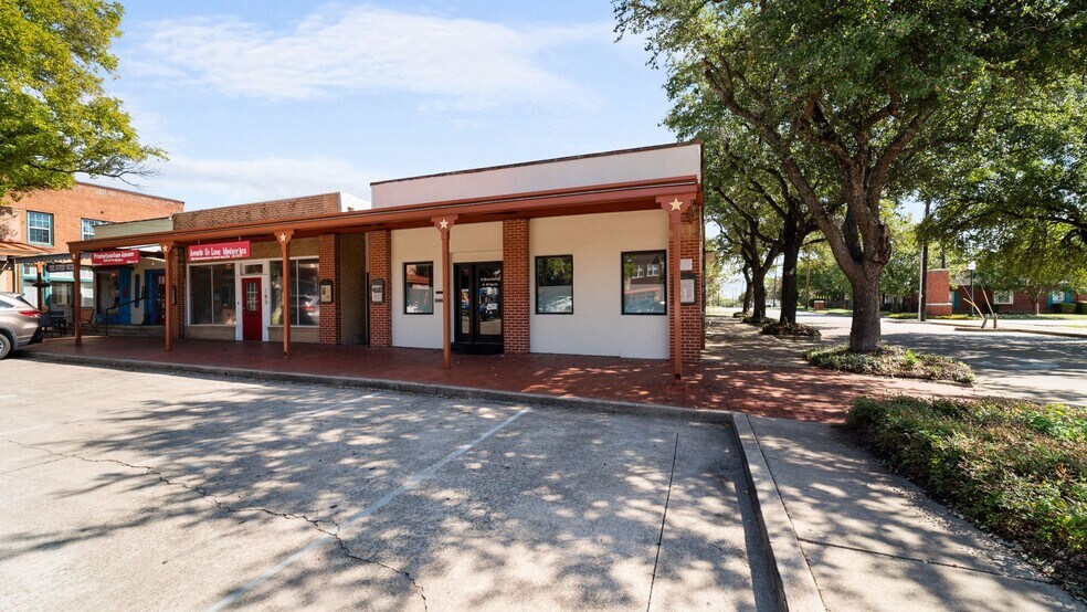 Primary Photo Of 189 Historic Town Sq, Lancaster Medical For Sale