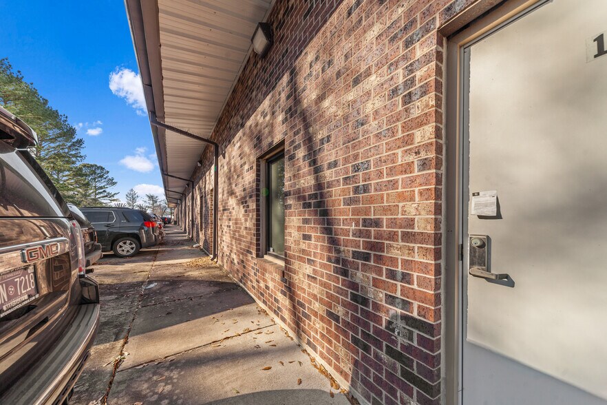 More Photos Of 3710 John Lunn Rd, Spring Hill Flex For Lease