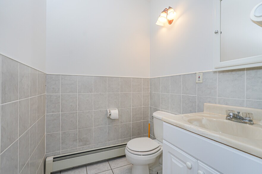 More Photos Of 339 Lincoln Ave, Staten Island Warehouse For Sale
