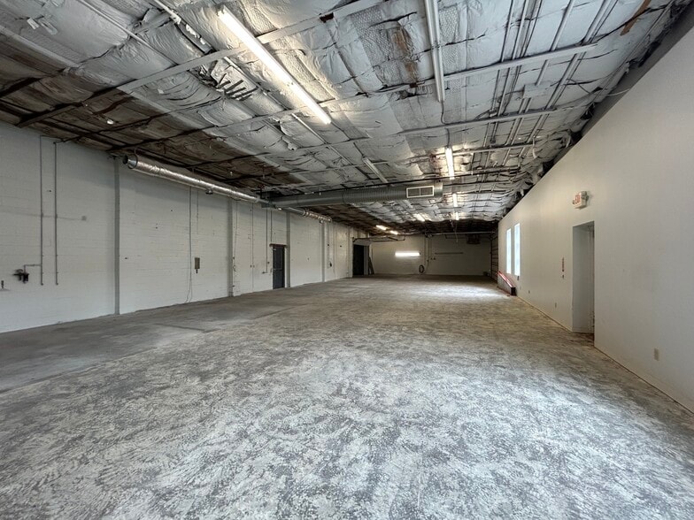 More Photos Of 130 Donald Dr, Fairfield Warehouse For Lease