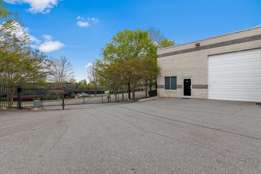 More Photos Of 295 Cayuga Dr, Mooresville Industrial For Sale