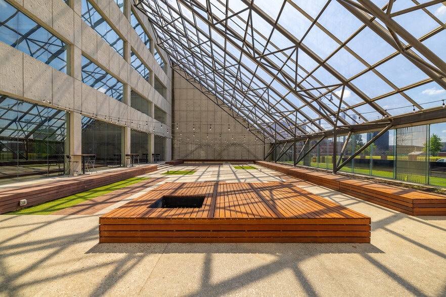 More Photos Of 200 Madison Ave, Memphis Office For Lease