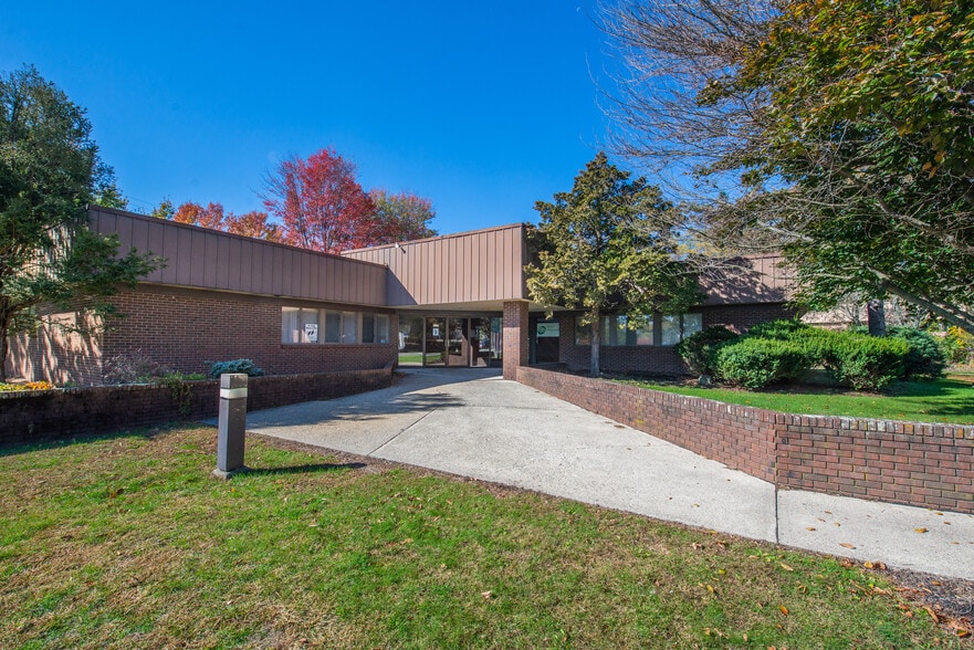 More Photos Of 125 Newton Sparta Rd, Newton Office For Lease