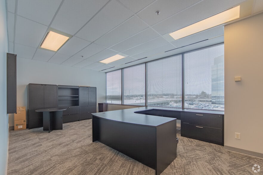 More Photos Of 55 Commerce Valley Dr W, Markham Unknown For Lease