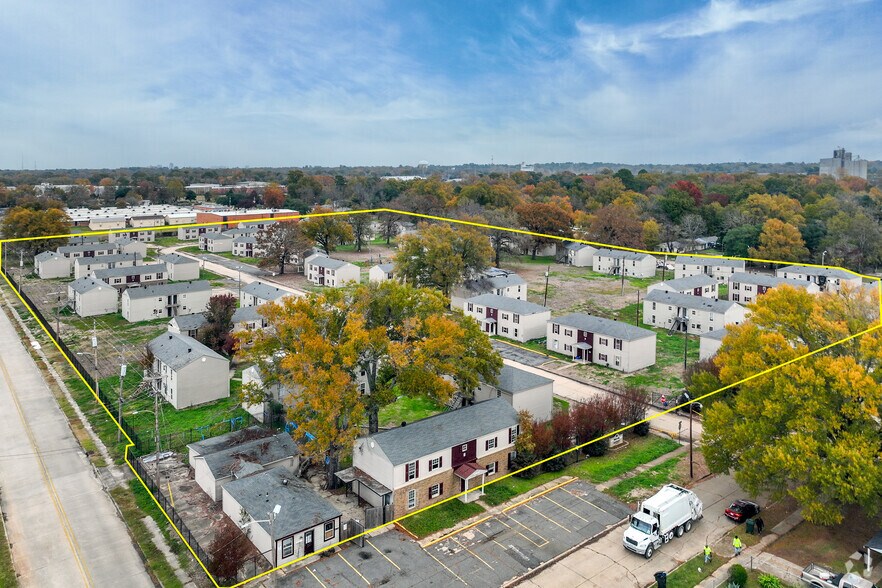 Primary Photo Of 734 W 68th St, Shreveport Apartments For Sale