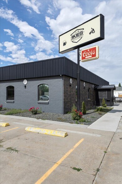 More Photos Of 122 W 6th St, Cheyenne Light Distribution For Lease