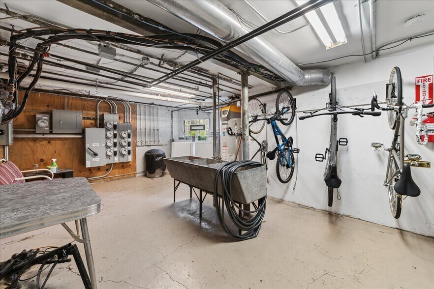More Photos Of 1723 W Foster Ave, Chicago Multifamily For Sale