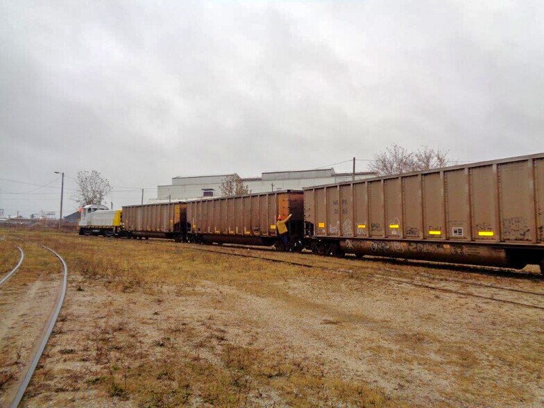 More Photos Of 5000 S Whitnall Ave, Cudahy Warehouse For Sale