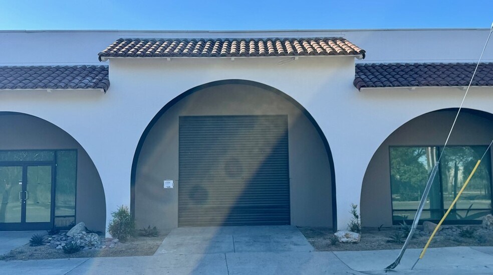 More Photos Of 18320-18330 Oxnard St, Tarzana Warehouse For Lease