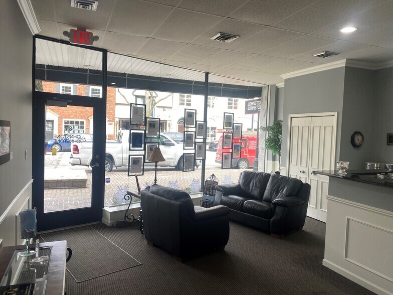 More Photos Of 80-82 Kercheval Ave, Grosse Pointe Farms Storefront Retail Office For Lease