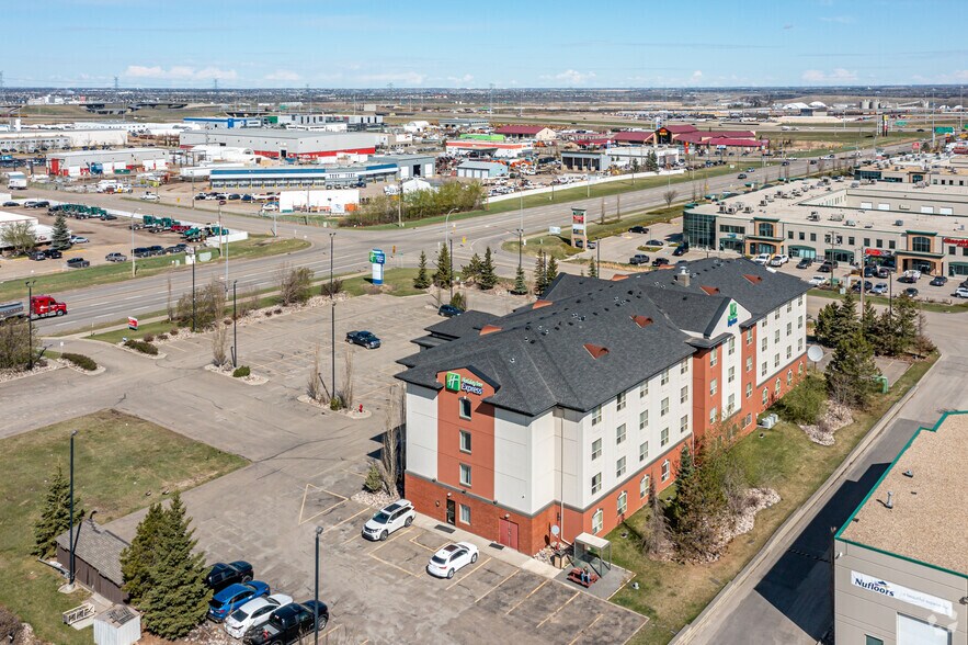 More Photos Of 11 Portage Ln, Strathcona County Hotel For Lease