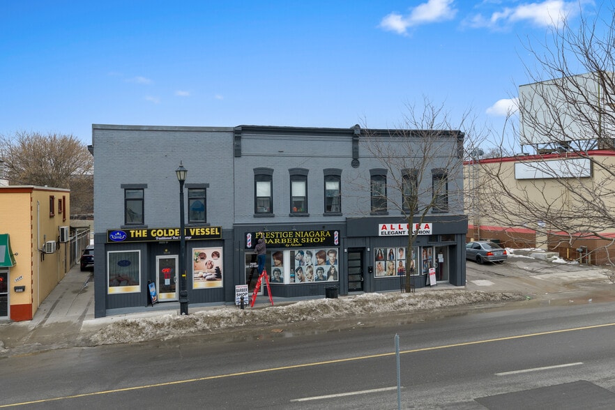 Primary Photo Of 5848 Ferry St, Niagara Falls General Retail For Sale