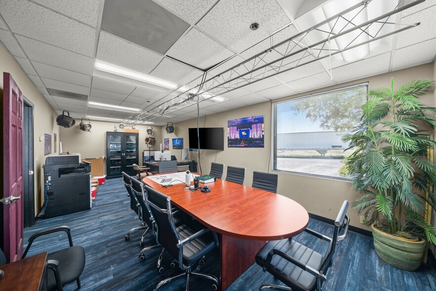 More Photos Of 4081 Seaport Blvd, West Sacramento Warehouse For Lease