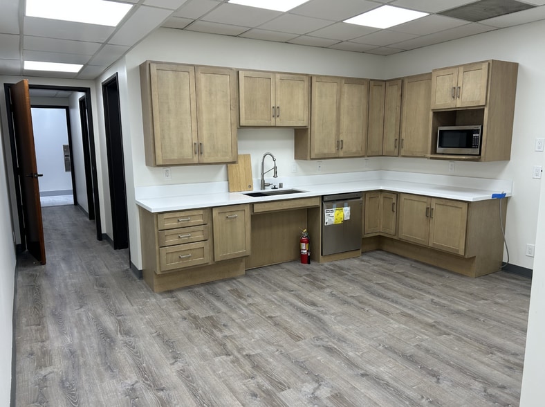 More Photos Of 20355 Hawthorne Blvd, Torrance Office For Lease