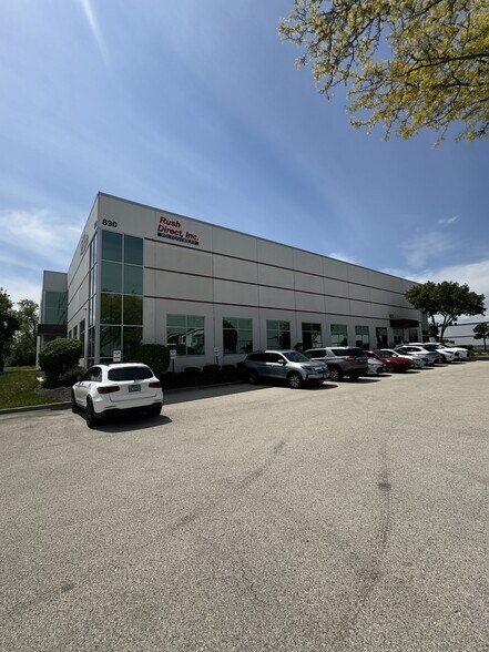 More Photos Of 880 N Wood Dale Rd, Wood Dale Warehouse For Lease