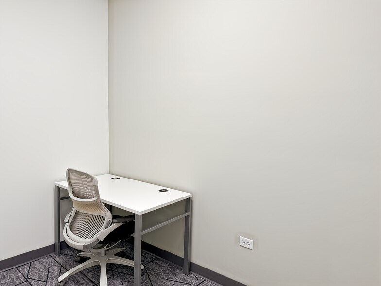 More Photos Of 2828 N Clark St, Chicago Coworking Space