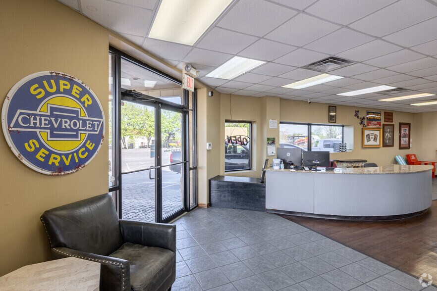 More Photos Of 200 SW Regional Airport Blvd, Bentonville Freestanding For Sale