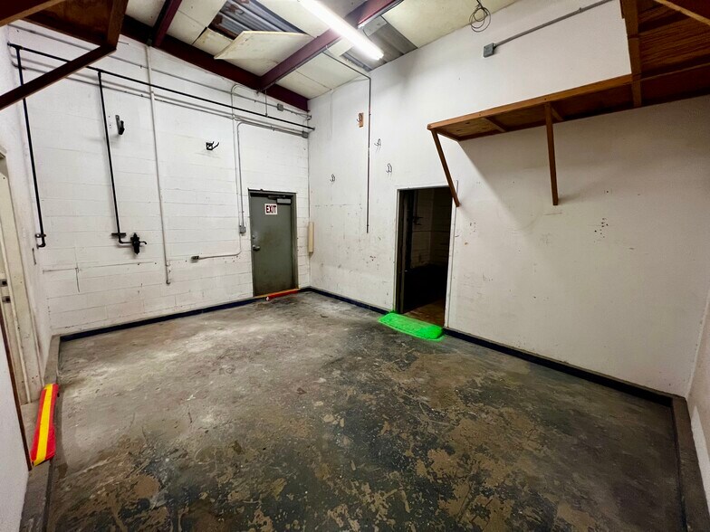 More Photos Of 11818 Warfield St, San Antonio Service For Lease