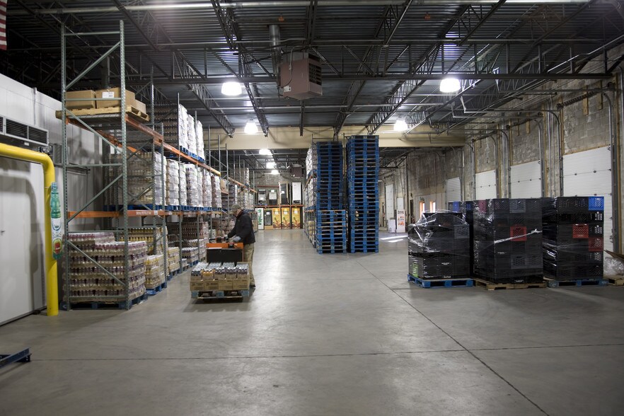 More Photos Of 10 Jewel Dr, Wilmington Warehouse For Lease