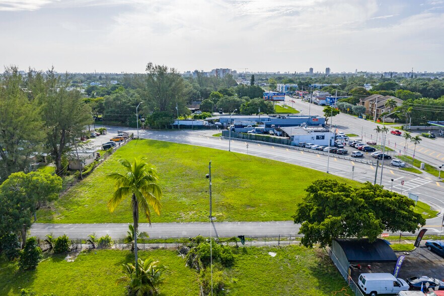 More Photos Of 7925 NW 13th Ct, Miami General Retail For Lease