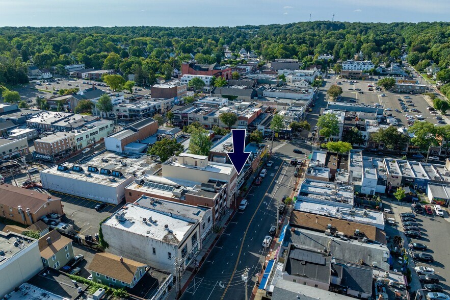 More Photos Of 8 Wall St, Huntington Restaurant For Sale