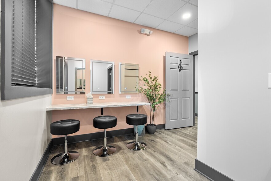 More Photos Of 117 E Allegan St, Otsego General Retail For Sale