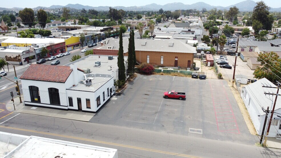More Photos Of 701-713 Main St, Ramona Storefront Retail Office For Lease