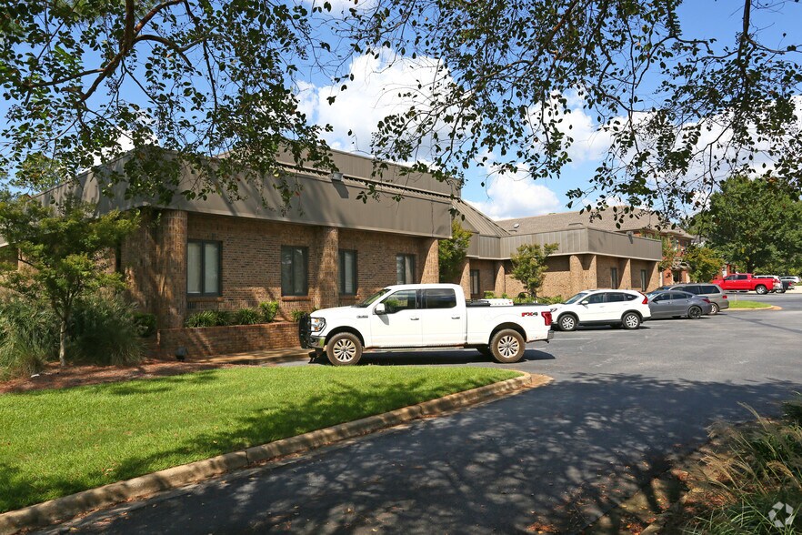 More Photos Of 2425 Westgate Dr, Albany Office For Lease