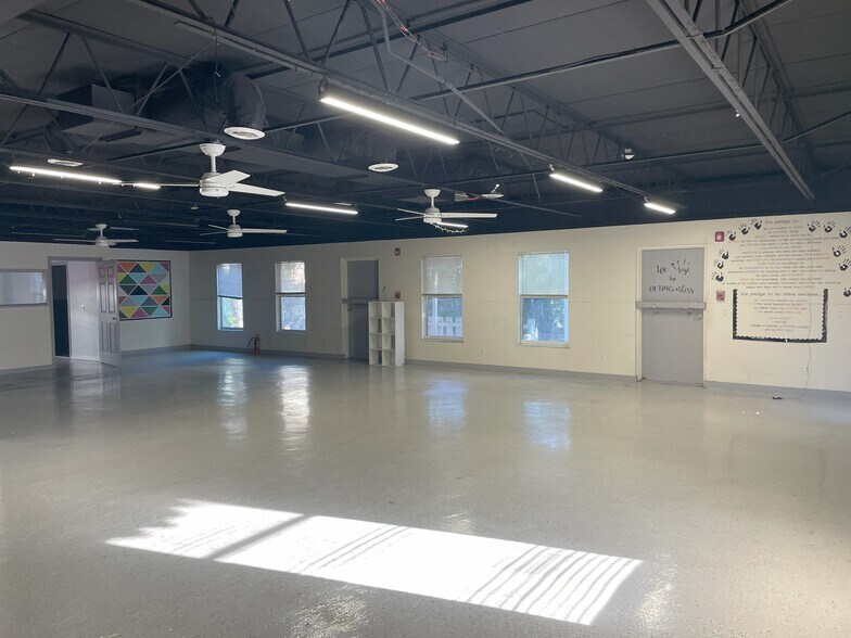 More Photos Of 1847 1st Ave N, Saint Petersburg Restaurant For Lease