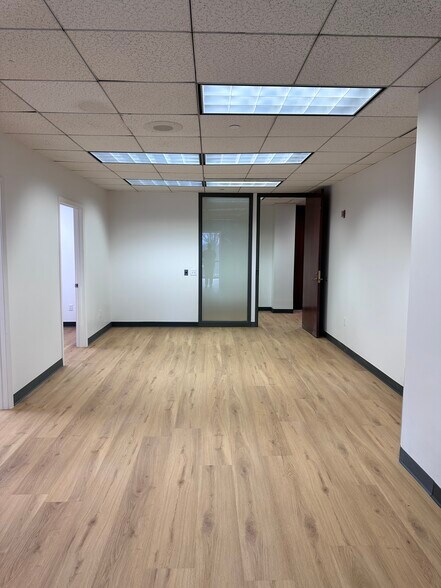 More Photos Of 730 Holiday Dr, Pittsburgh Office For Lease