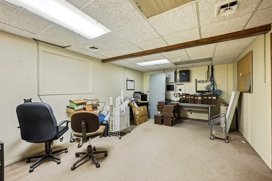 More Photos Of 207 Hawthorne Ave, Saint Joseph Warehouse For Sale