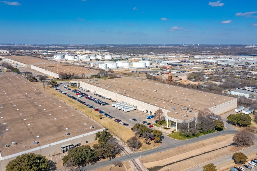 More Photos Of 2322 French Settlement Rd, Dallas Distribution For Lease