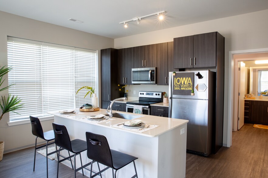 More Photos Of 104 E 7th St, Coralville Apartments For Lease