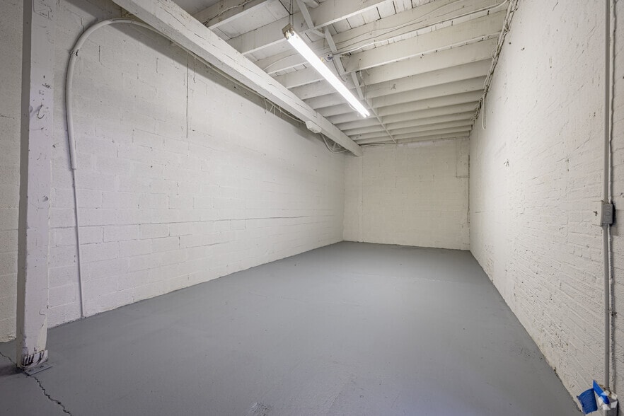 More Photos Of 2441 W Baltimore St, Baltimore Warehouse For Lease