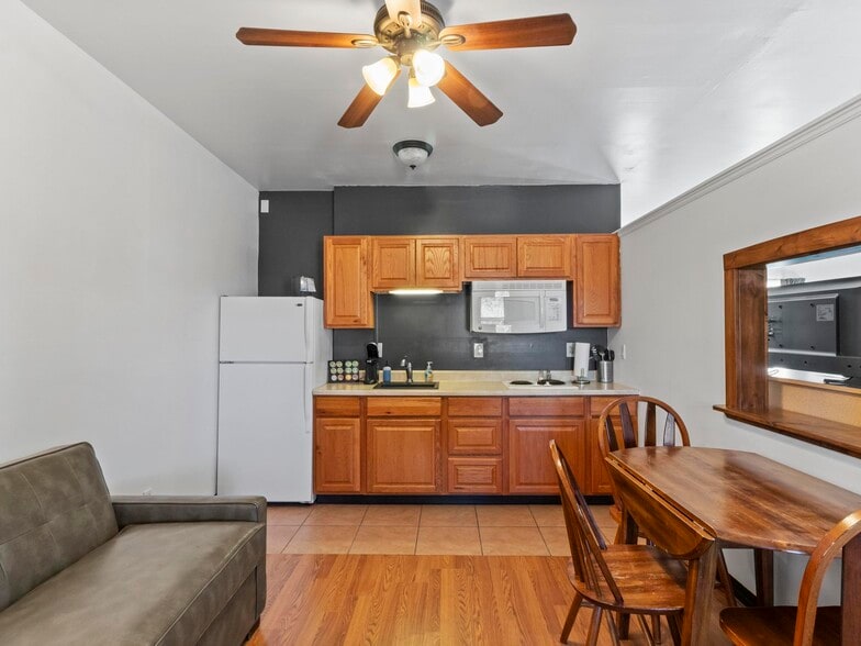 More Photos Of 475 W Main St, Escalante Hotel For Sale