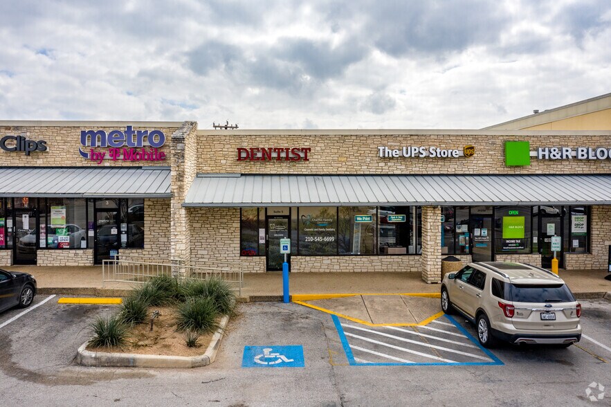 More Photos Of 2929-2951 Thousand Oaks Dr, San Antonio Storefront For Lease
