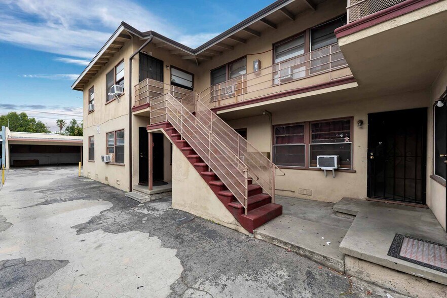 More Photos Of 7224 Hazeltine Ave, Van Nuys Apartments For Sale