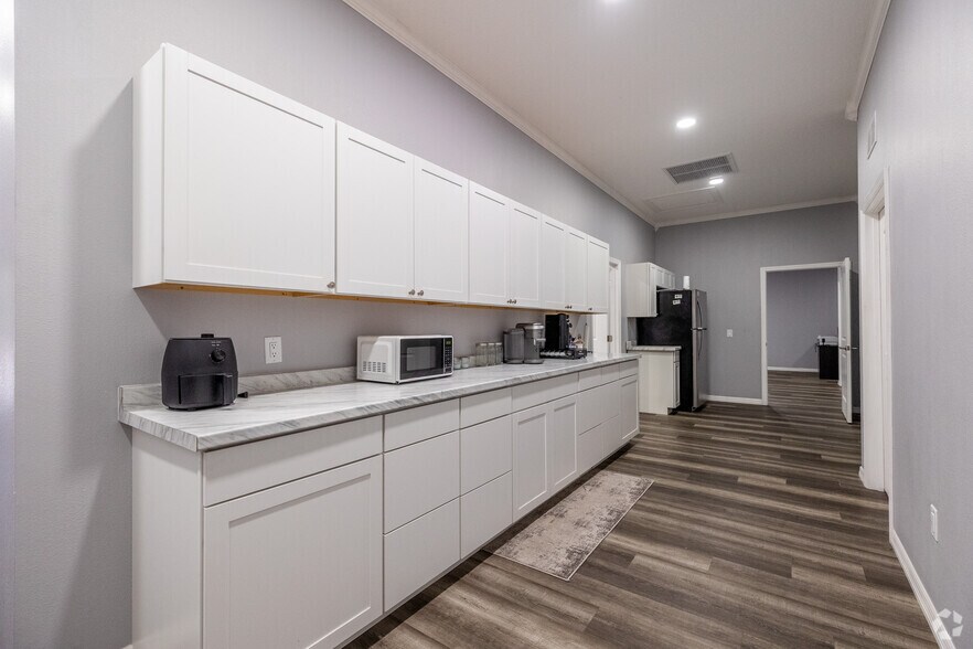 More Photos Of 1520 S Suncoast Blvd, Homosassa Manufacturing For Lease