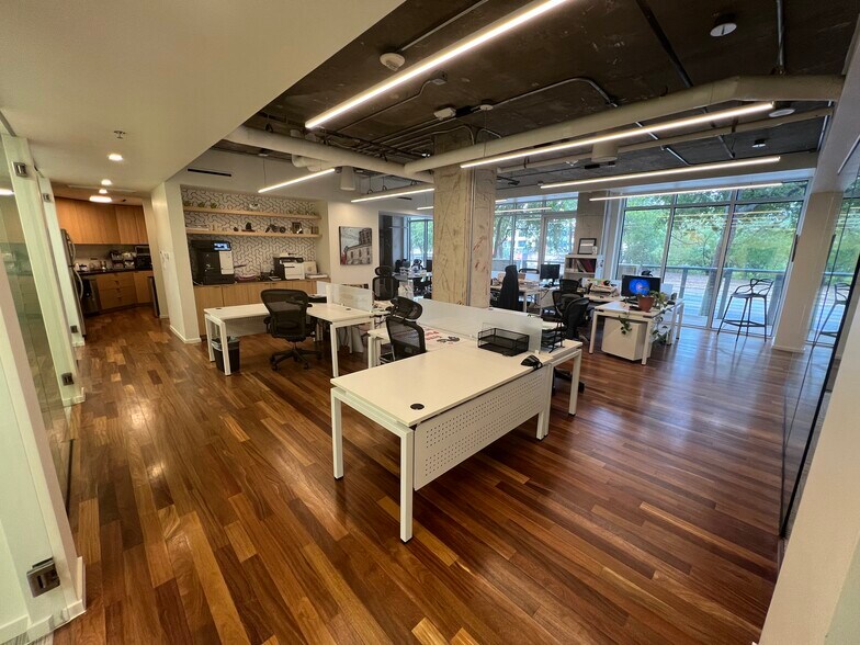 More Photos Of 901 W 9th St, Austin Office For Lease