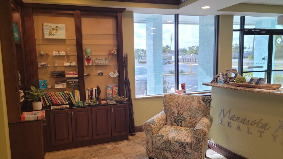 More Photos Of 473 S Indiana Ave, Englewood Coworking Space
