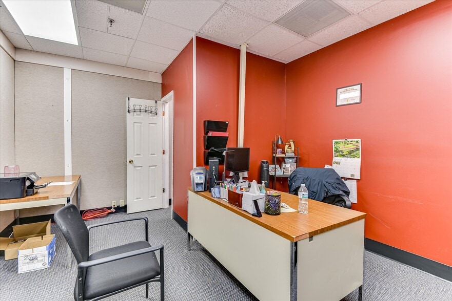 More Photos Of 1089 Augusta Rd, Warrenville Office For Sale