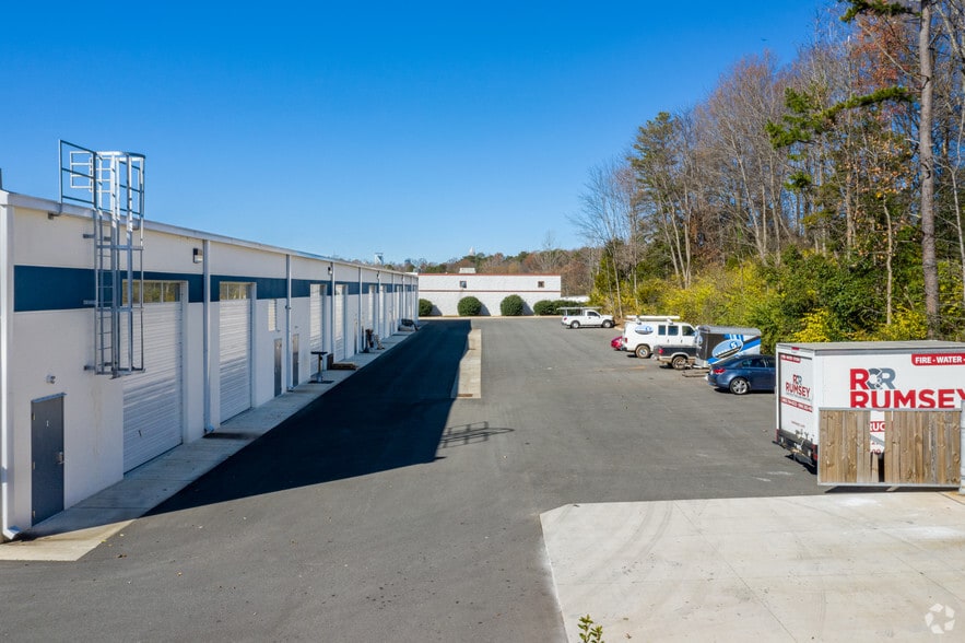 More Photos Of 3605 Latrobe Dr, Charlotte Warehouse For Lease