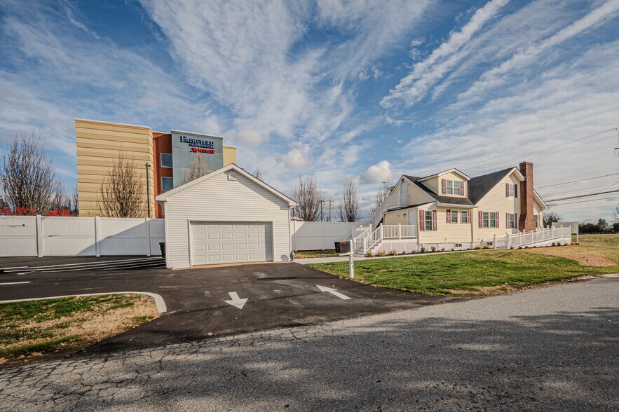 More Photos Of 2101 N Dupont Hwy, New Castle Freestanding For Sale