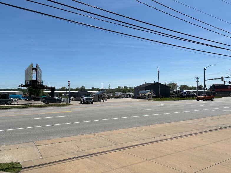 More Photos Of 3701 State St, Bettendorf Industrial For Sale