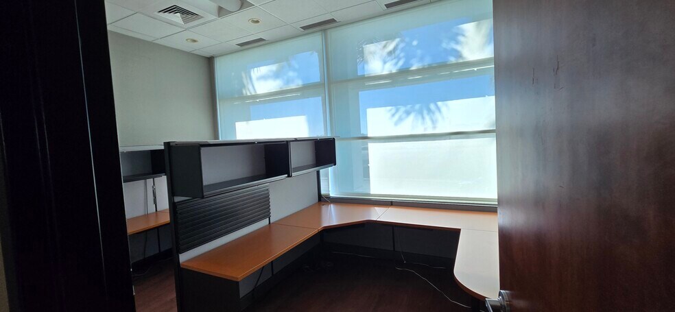 More Photos Of 990 9th St N, Naples Medical For Lease