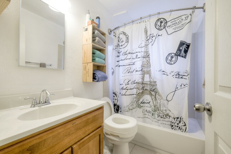 More Photos Of 2443 Grande Vista Ave, Oakland Apartments For Sale